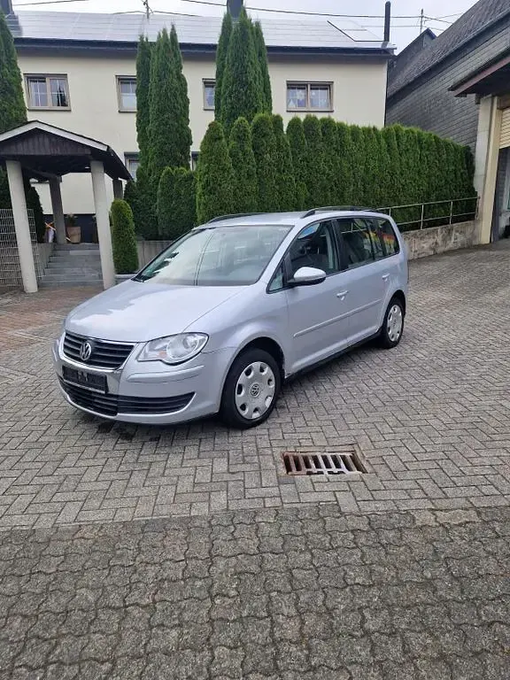 Gebraucht VW Touran Conceptline 105 PS (77 kW) 2010 Silber Van / Kleinbus