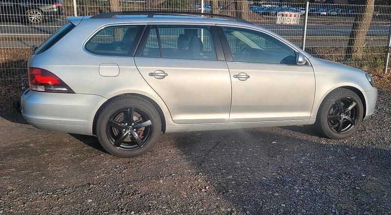 Gebraucht VW Golf VI 105 PS (77 kW) 2010 Silber Kleinwagen