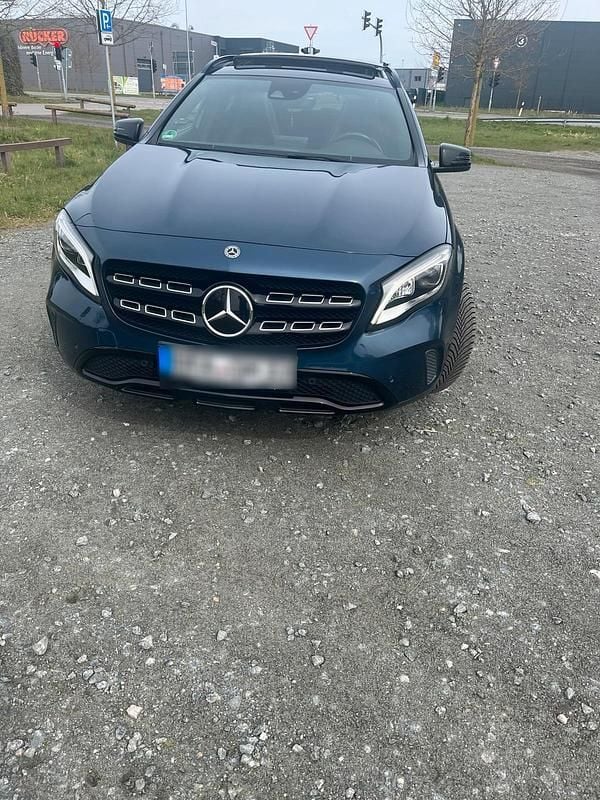 Gebraucht Mercedes GLA250 210 PS (154 kW) 2019 Blau SUV