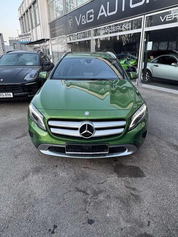 Gebraucht Mercedes CLA180 129 PS (94 kW) 2016 Grün Limousine