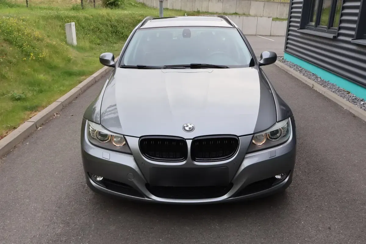 Gebraucht BMW 320 170 PS (125 kW) 2011 Grau Kombi