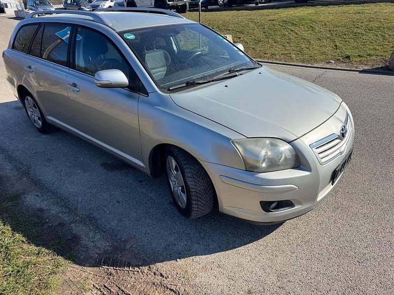Gebraucht Toyota Avensis Team 126 PS (92 kW) 2009 Silber Kombi