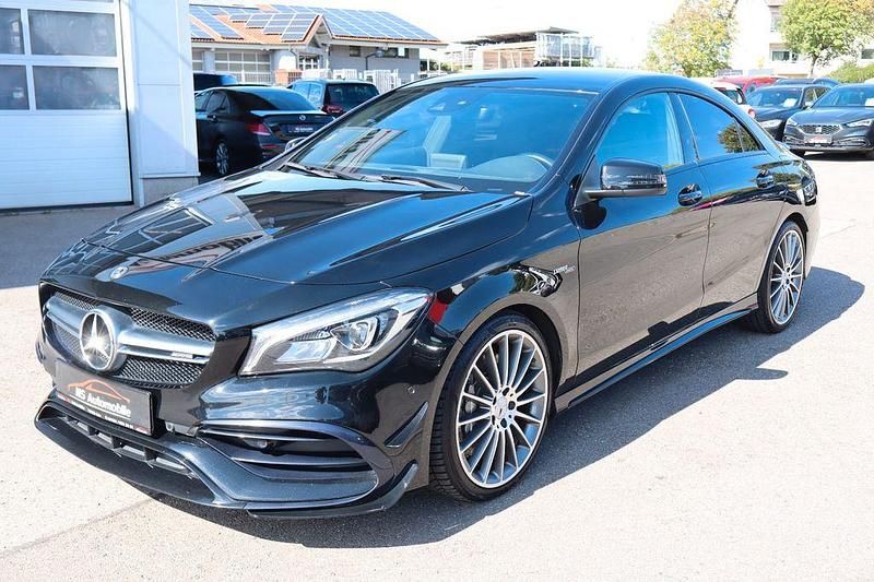 Nachtschwarz Gebraucht 2017 Mercedes CLA45 AMG AMG Limousine | 29.999 € (Guter Preis) - Bild 1/4
