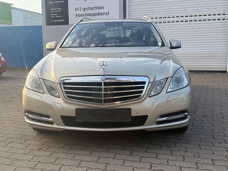 Gebraucht Mercedes E220 170 PS (125 kW) 2012 Beige Kombi
