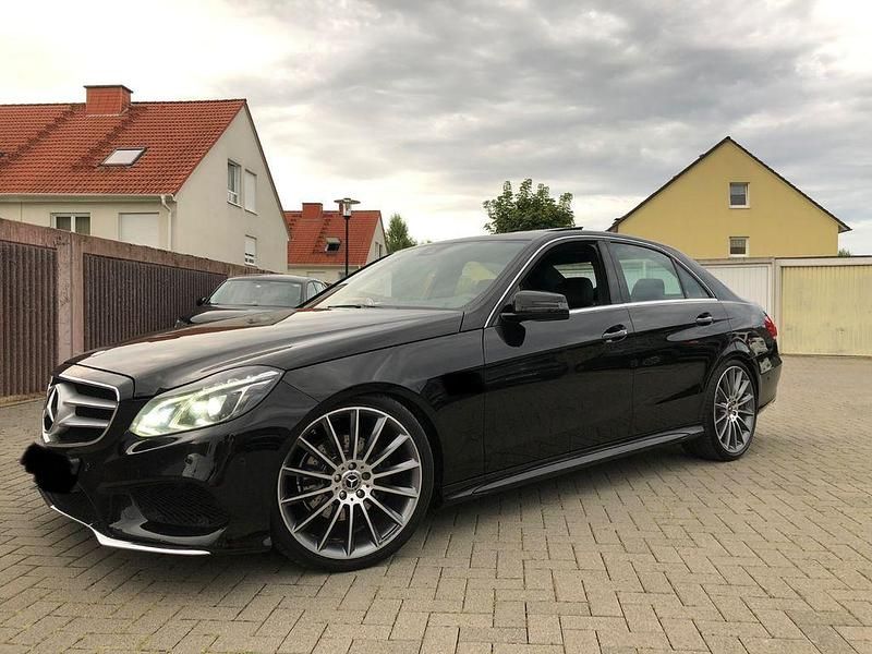 Gebraucht Mercedes E220 Avantgarde 170 PS (125 kW) 2014 Schwarz Limousine