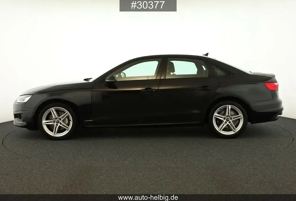 Używany Audi A4 Advanced 204 KM (150 kW) 2023 Czarny Sedan/Limuzyna