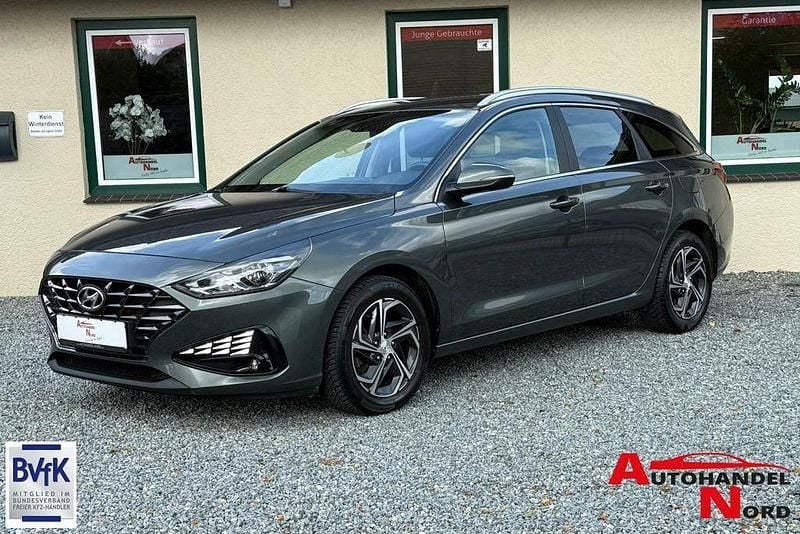 Grün Gebraucht 2022 Hyundai i30 Select Kombi | 17.485 € (Etwas zu teuer) - Bild 1/4