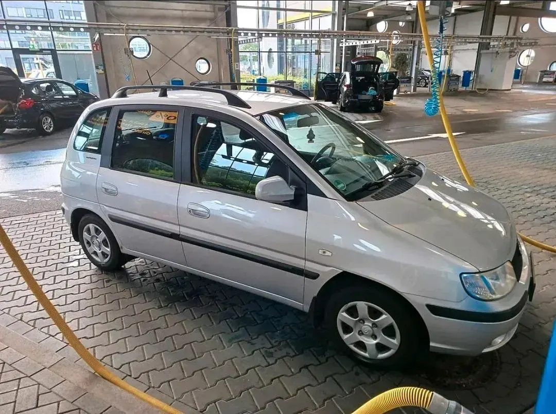 Gebraucht Hyundai Matrix 93 PS (68 kW) 2007 Silber Van / Kleinbus