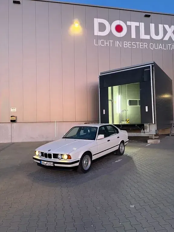 Gebraucht BMW 520 129 PS (94 kW) 1989 Weiß Limousine