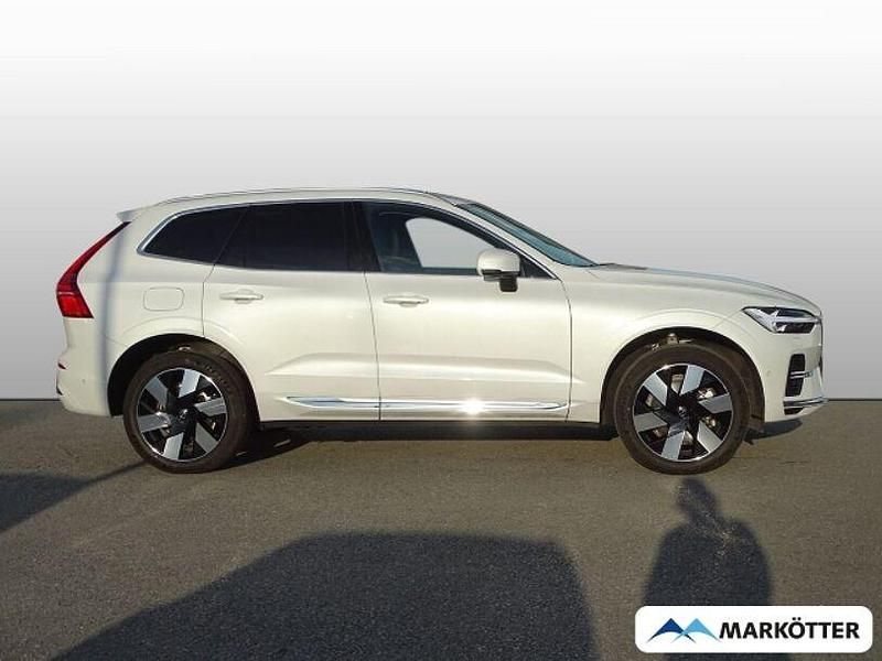 Gebraucht Volvo XC60 Plus 398 PS (292 kW) 2024 Crystal white / metallic SUV