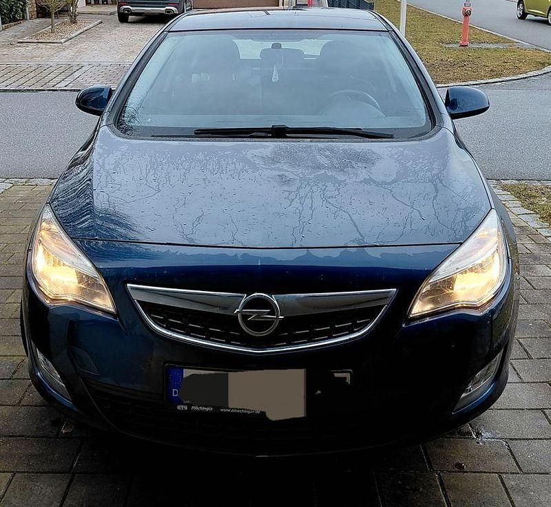 Gebraucht Opel Astra Design Edition 125 PS (91 kW) 2011 Blau Limousine