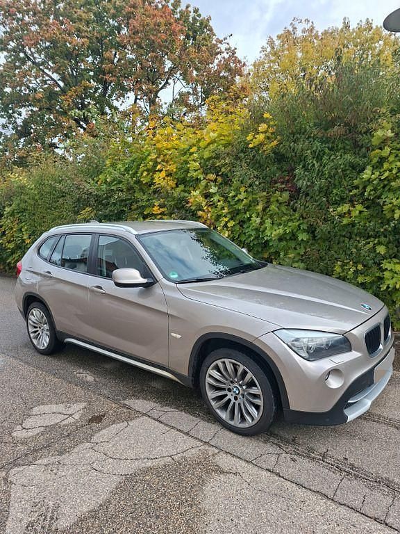 Grau Gebraucht 2011 BMW X1 SUV | 6.799 € (Guter Preis) - Bild 1/4