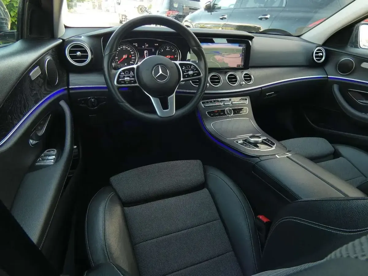 Gebraucht Mercedes E200 Avantgarde 150 PS (110 kW) 2018 Selenitgrau Kombi