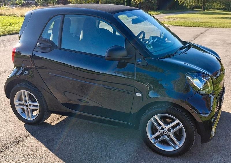 Schwarz Gebraucht 2020 Smart ForTwo Electric Drive Coupé | 8.490 € (Fairer Preis) - Bild 1/4