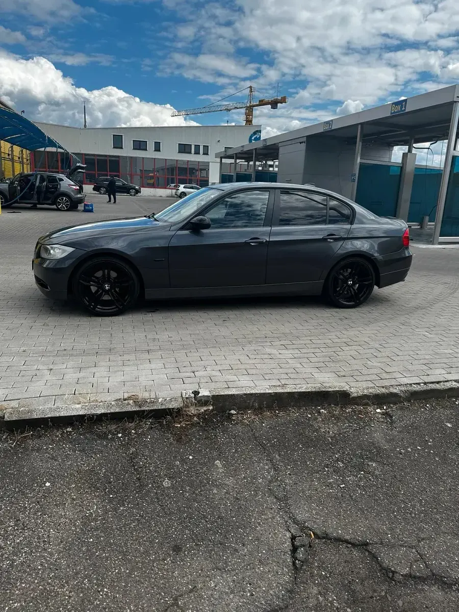 Gebraucht BMW 320 177 PS (130 kW) 2008 Grau Limousine