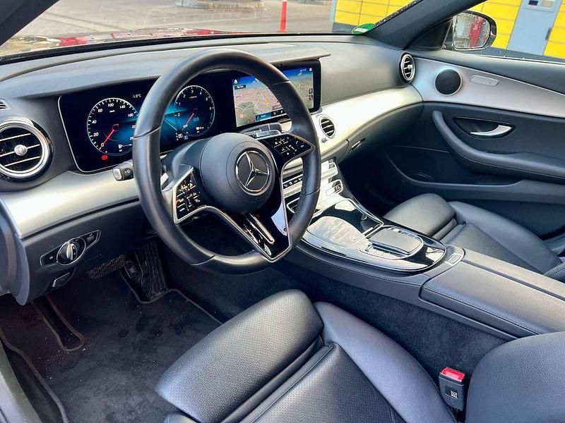 Gebraucht Mercedes E300 306 PS (225 kW) 2023 Schwarz Limousine
