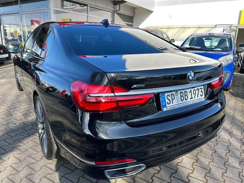 Gebraucht BMW 750 Sport Line 400 PS (294 kW) 2019 Schwarz Limousine