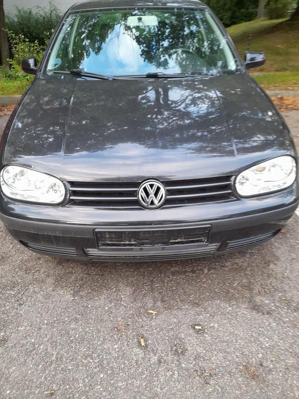 Schwarz Gebraucht 2002 VW Golf IV Kleinwagen | 650 € (Superpreis) - Bild 1/4