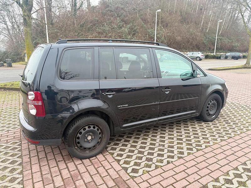 Gebraucht VW Touran 105 PS (77 kW) 2009 Schwarz Van / Kleinbus