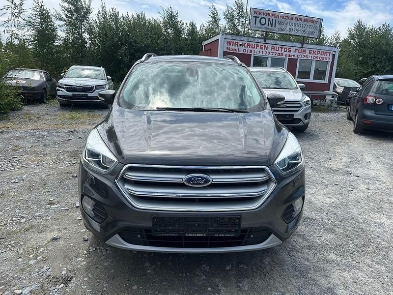 Grau Gebraucht 2018 Ford Kuga Titanium SUV | 8.900 € (Superpreis) - Bild 1/4