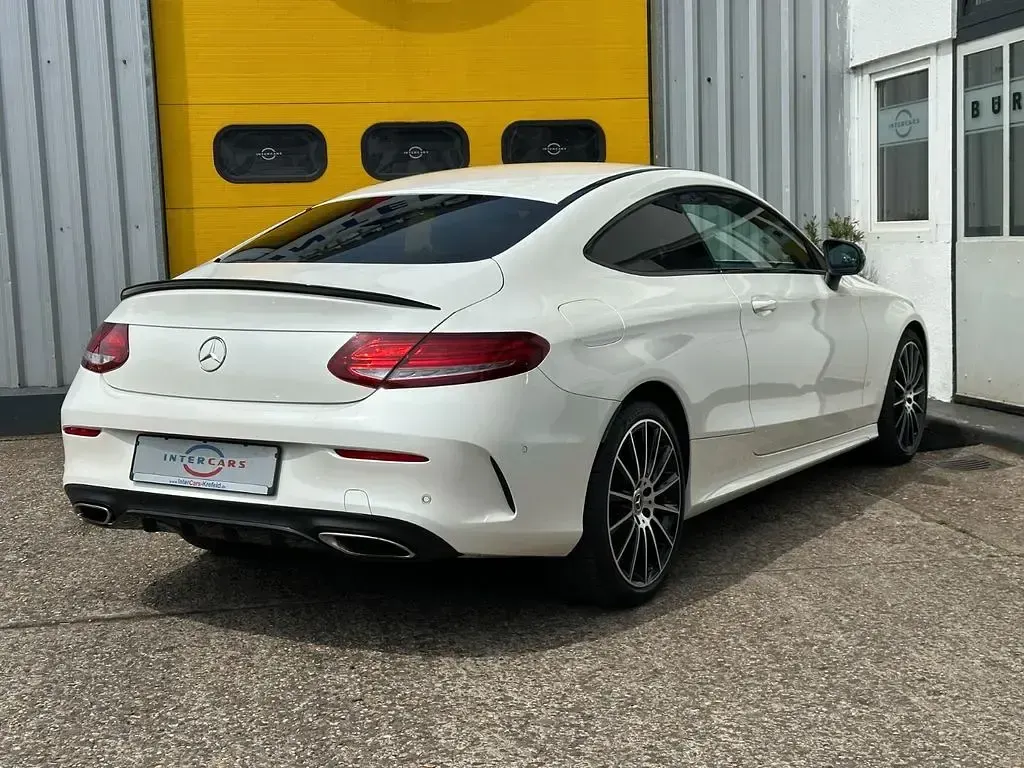 Gebraucht Mercedes C180 AMG line 156 PS (114 kW) 2017 Weiß Coupé