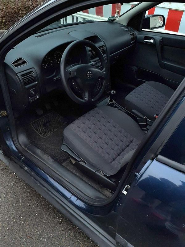 Gebraucht Opel Astra 84 PS (61 kW) 2002 Blau Limousine