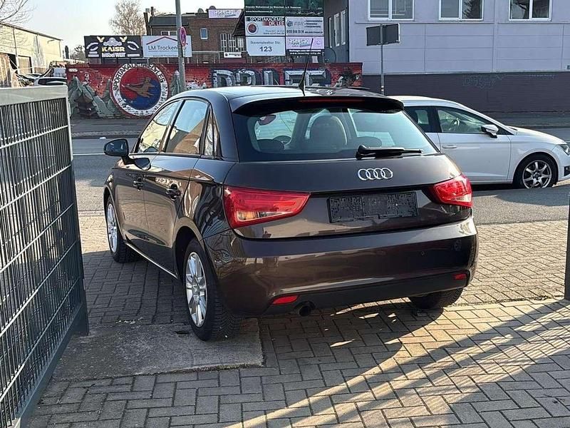 Gebraucht Audi A1 Attraction 90 PS (66 kW) 2013 Teakbraun metallic Kleinwagen