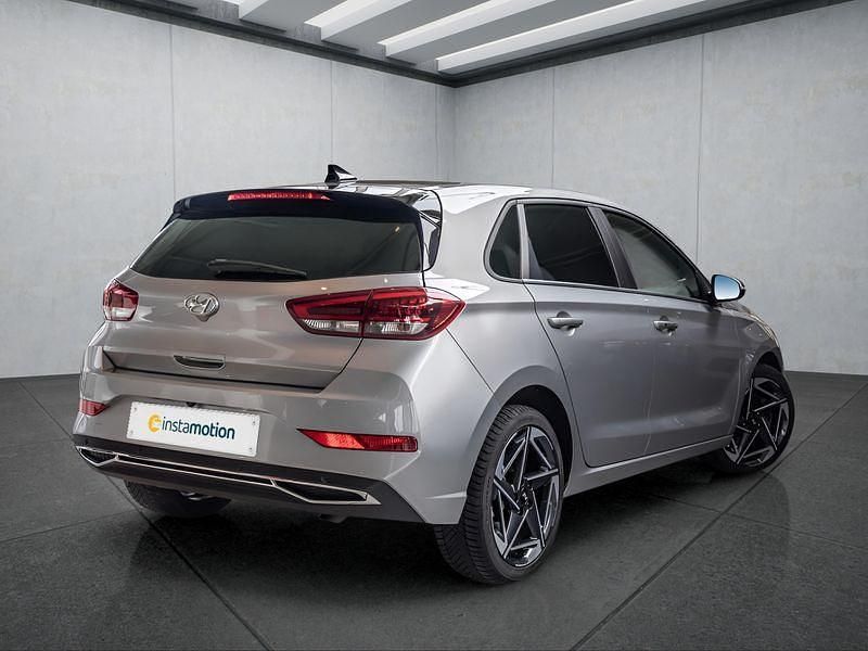 Gebraucht Hyundai i30 160 PS (117 kW) 2021 Silber Kleinwagen