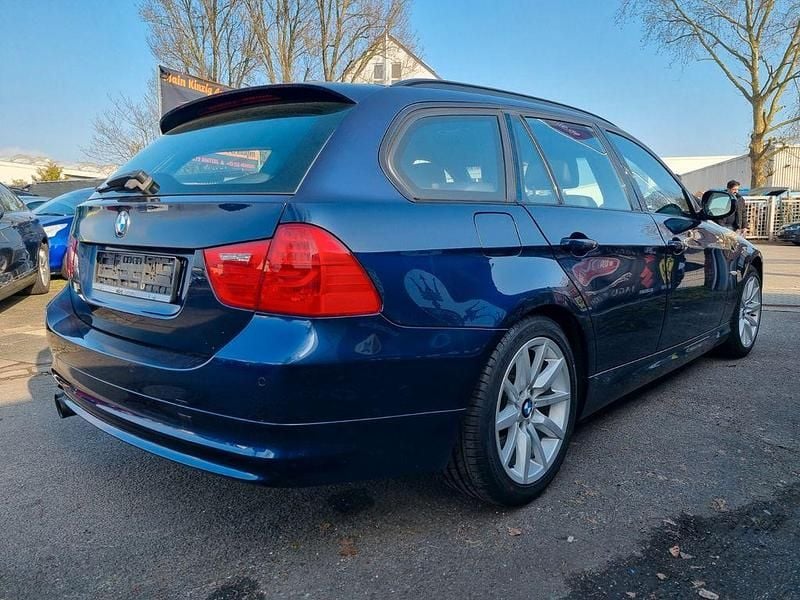 Gebraucht BMW 325 Exclusive 218 PS (160 kW) 2011 Blau Kombi