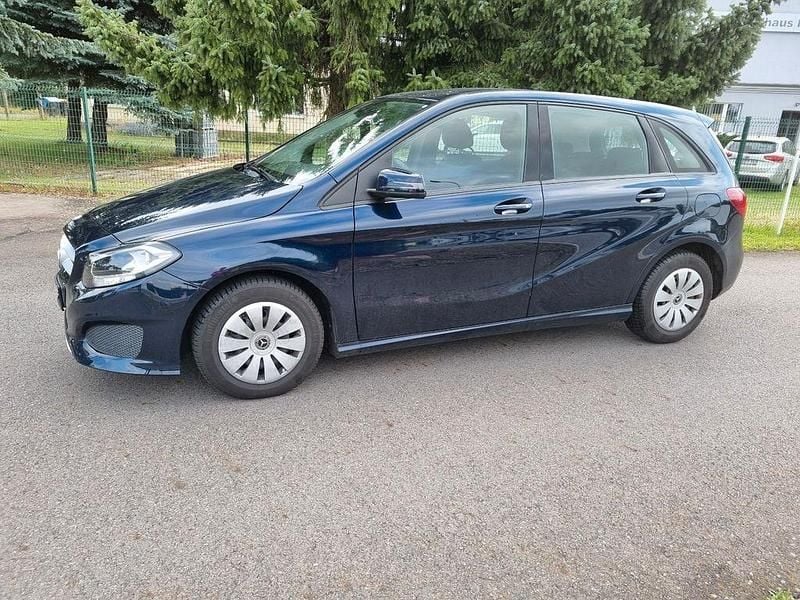 Blau Gebraucht 2017 Mercedes B180 Van / Kleinbus | 14.800 € (Guter Preis) - Bild 1/4