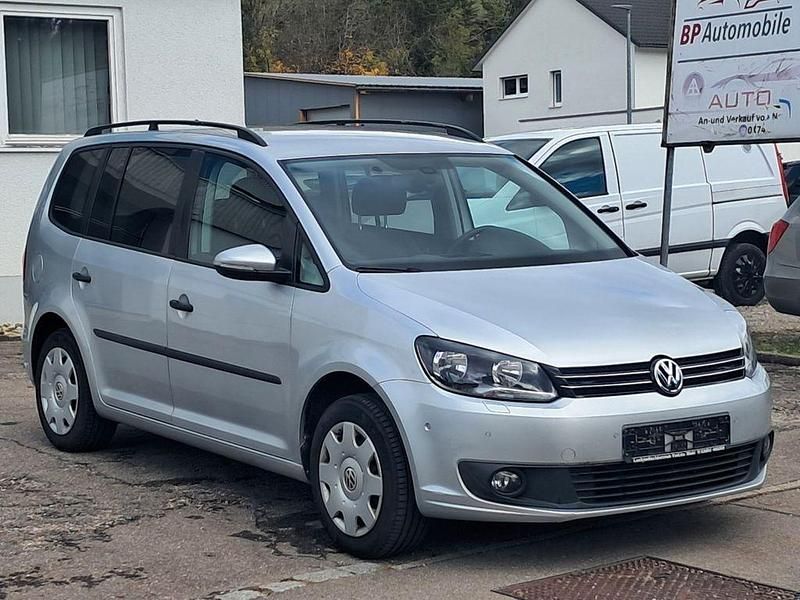 Silber Gebraucht 2014 VW Touran Comfortline Van / Kleinbus | 7.980 € (Superpreis) - Bild 1/4