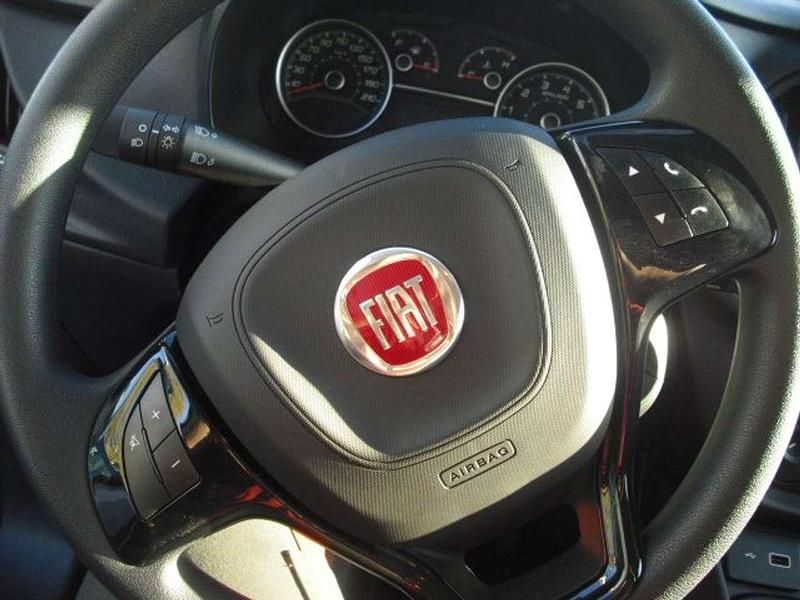 Gebraucht Fiat Doblò 101 PS (74 kW) 2023 Colore esterno (weiß) Van / Kleinbus