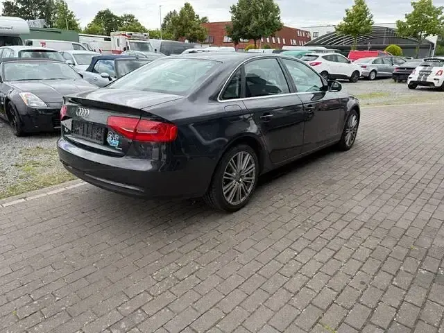 Gebraucht Audi A4 Attraction 170 PS (125 kW) 2013 Grau Limousine