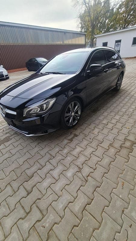 Gebraucht Mercedes CLA200 Shooting Brake 136 PS (100 kW) 2017 Schwarz Kombi