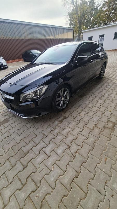 Schwarz Gebraucht 2017 Mercedes CLA200 Shooting Brake Kombi | 15.900 € (Etwas zu teuer) - Bild 1/4