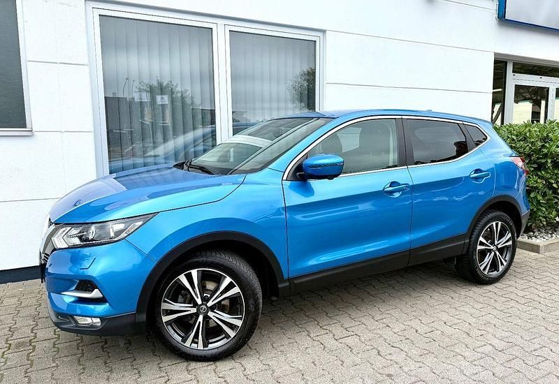 Blau Gebraucht 2018 Nissan Qashqai N-Connecta SUV | 14.395 € (Fairer Preis) - Bild 1/4
