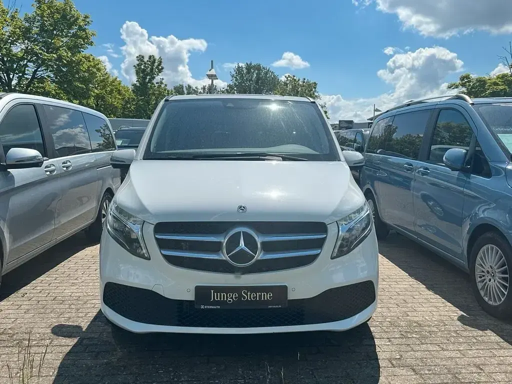 Gebraucht Mercedes V220 Avantgarde Edition 163 PS (119 kW) 2021 Bergkristallweiß metallic Van / Kleinbus