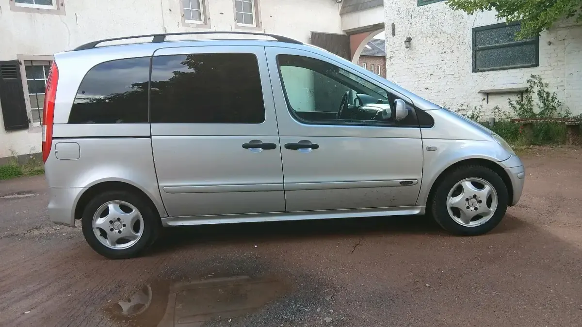 Gebraucht Mercedes Vaneo 80 PS (58 kW) 2003 Silber Van / Kleinbus