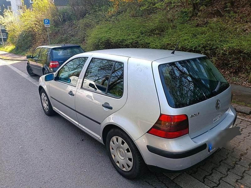 Silber Gebraucht 2003 VW Golf IV Kleinwagen | 1.700 € (Fairer Preis) - Bild 1/4