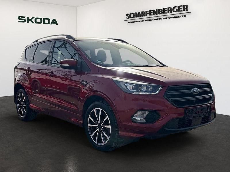 Gebraucht Ford Kuga ST-Line 179 PS (131 kW) 2019 Rot SUV