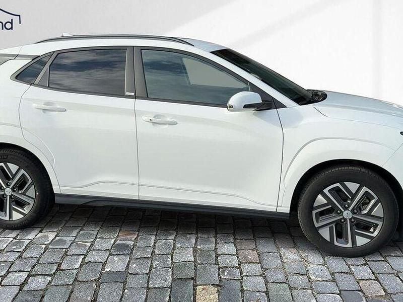 Gebraucht Hyundai Kona Trend 100 kW (136 PS) 2021 Weiss SUV