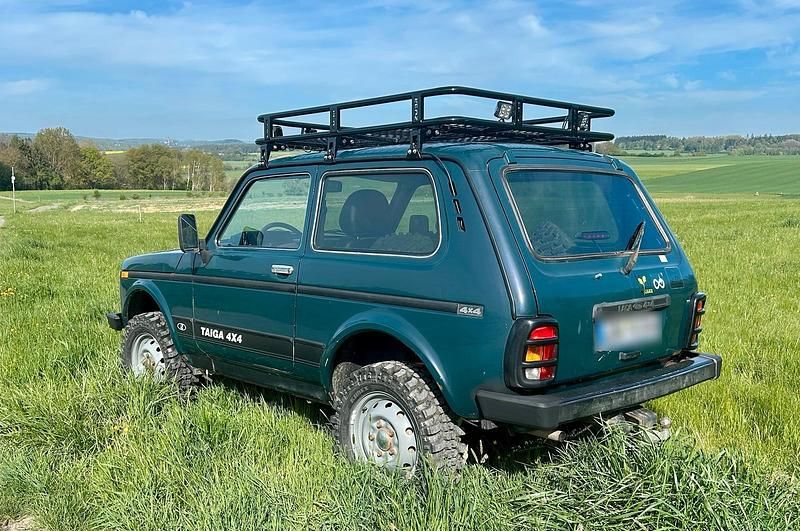 Second-hand Lada niva 82 CP (60 kW) 2009 Verde SUV