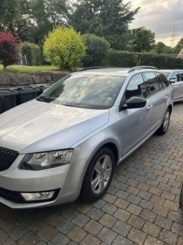 Grau Gebraucht 2017 Skoda Octavia Kombi | 11.100 € (Superpreis) - Bild 1/4