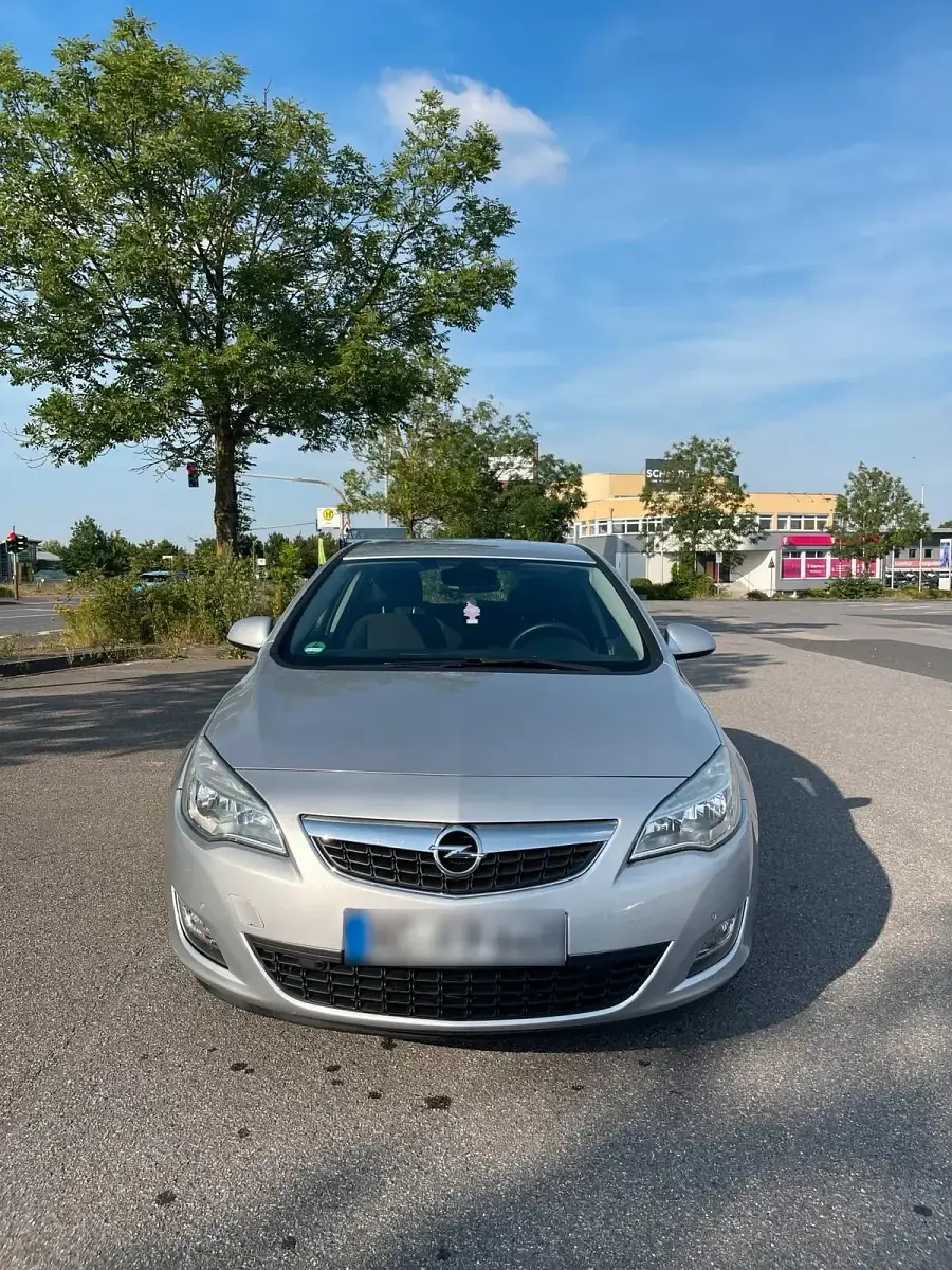 Gebraucht Opel Astra 160 PS (117 kW) 2011 Silber Coupé