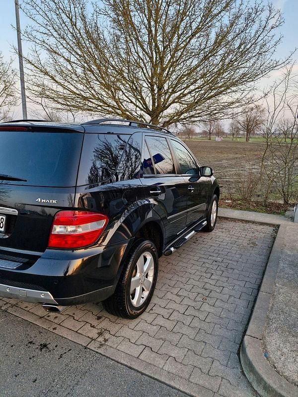 Gebraucht Mercedes ML320 224 PS (164 kW) 2008 Schwarz SUV