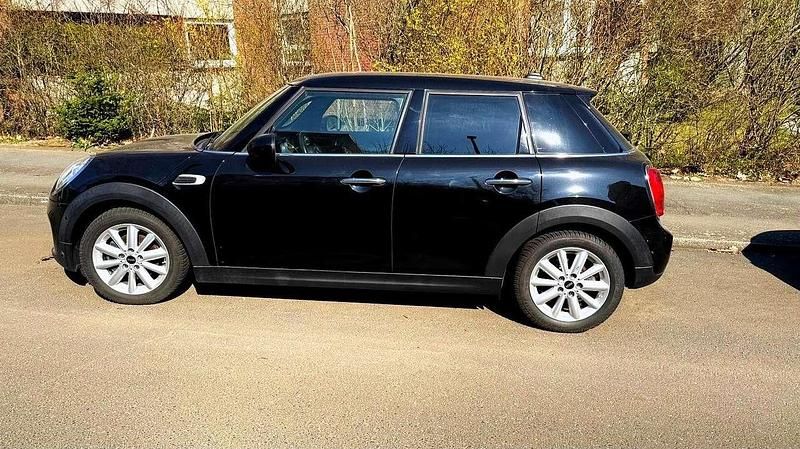 Second-hand Mini Cooper 136 CP (100 kW) 2017 Negru Hatchback