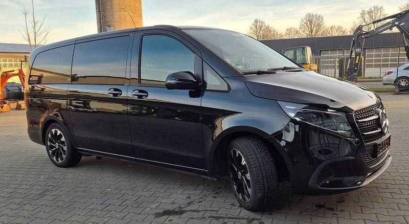 Schwarz Gebraucht 2024 Mercedes V250 Style Van / Kleinbus | 62.990 € (Guter Preis) - Bild 1/4