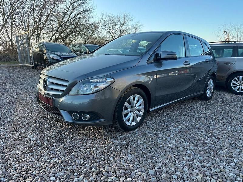 Gebraucht Mercedes B180 122 PS (89 kW) 2012 Grau Van / Kleinbus