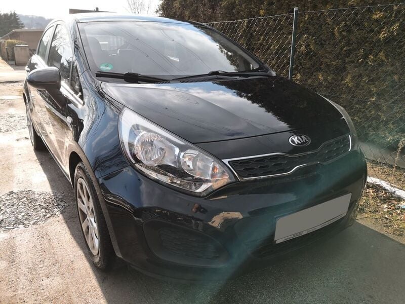 Schwarz Gebraucht 2014 Kia Rio 2 Limousine | 5.590 € (Fairer Preis) - Bild 1/4