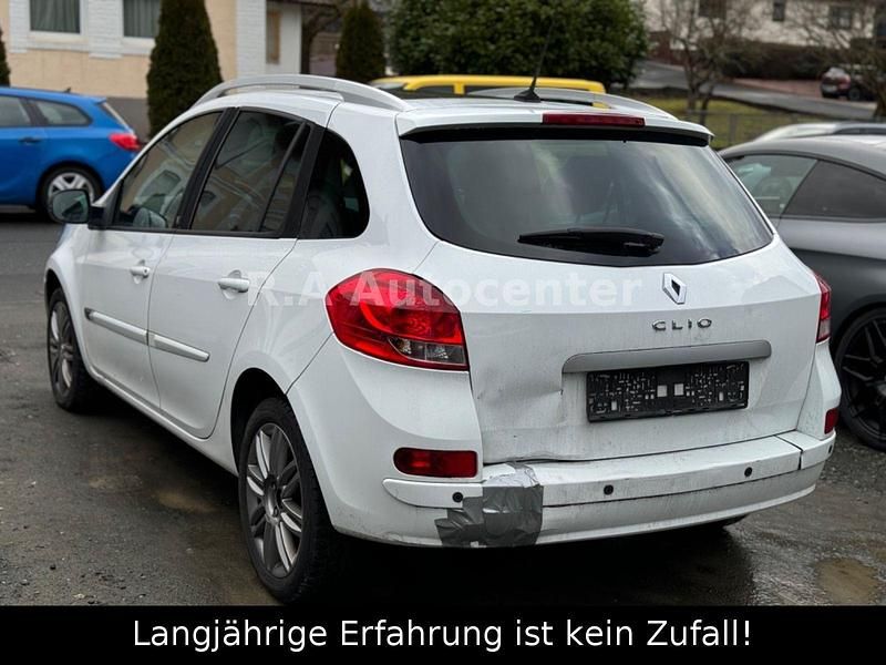 Gebraucht Renault Clio GrandTour Night&Day 101 PS (74 kW) 2011 Weiß Kombi